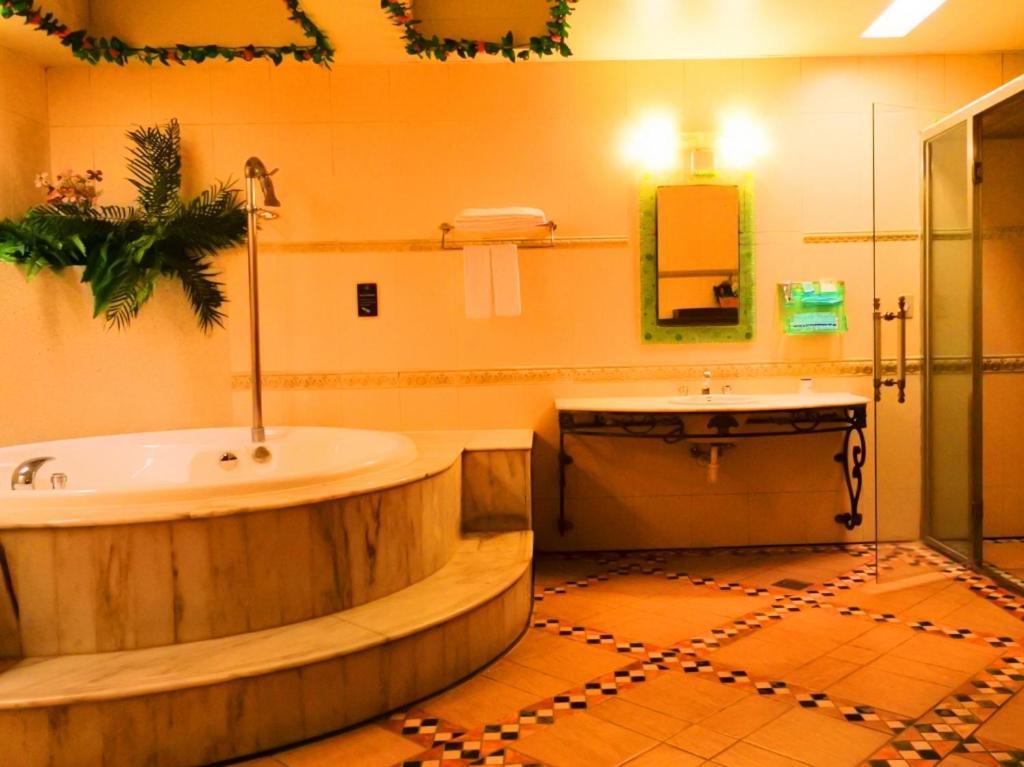 Swan Lake Motel Гуишан Екстериор снимка