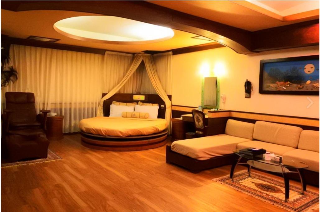 Swan Lake Motel Гуишан Екстериор снимка